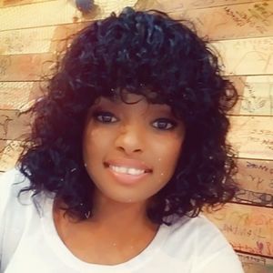 Meet your Posher, Mona